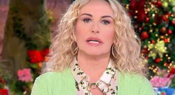 È Sempre Mezzogiorno, Antonella Clerici polemica in studio: “Mi innervosisco”