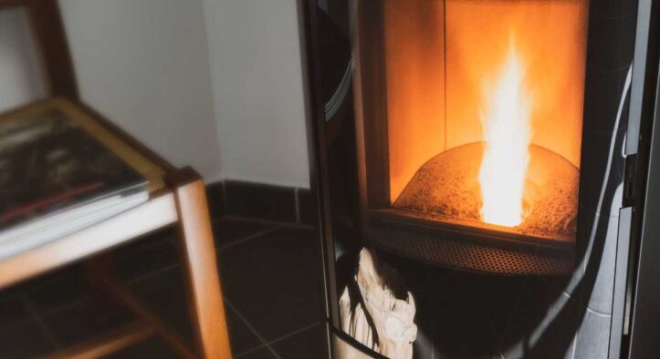 Chi sta valutando l’acquisto di una stufa a pellet dovrebbe conoscere questo costo “nascosto”