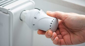 Al caldo tutto l’inverno senza accendere i termosifoni? Con il trucco dell’acqua addio bollette salate